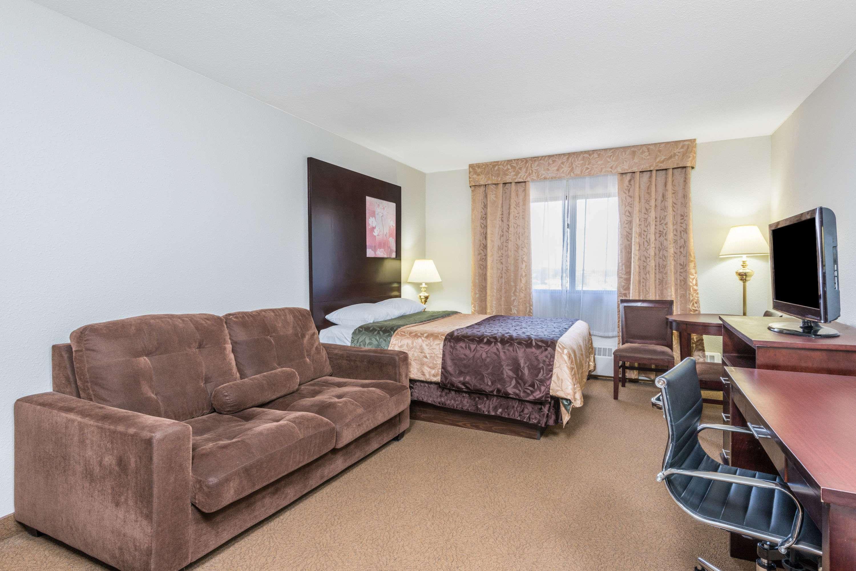 Super 8 By Wyndham Innisfail Экстерьер фото