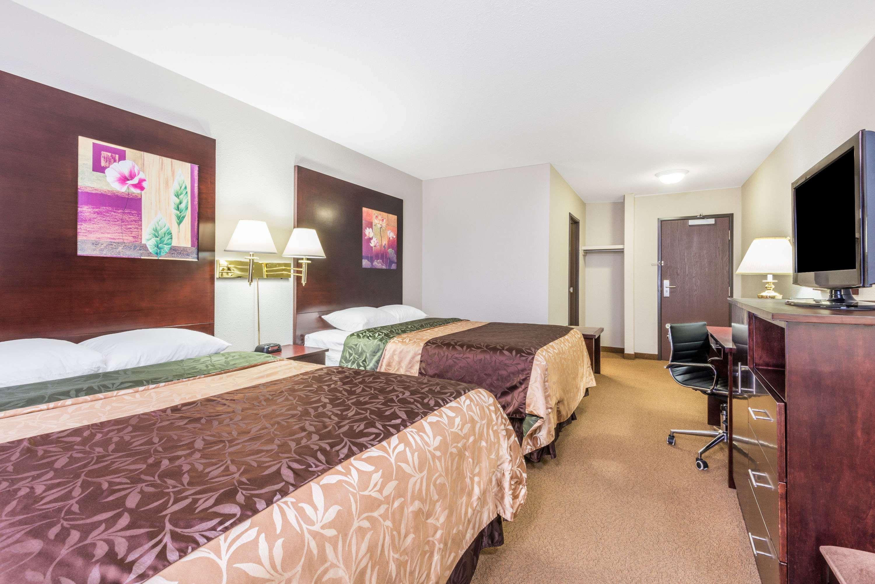 Super 8 By Wyndham Innisfail Экстерьер фото