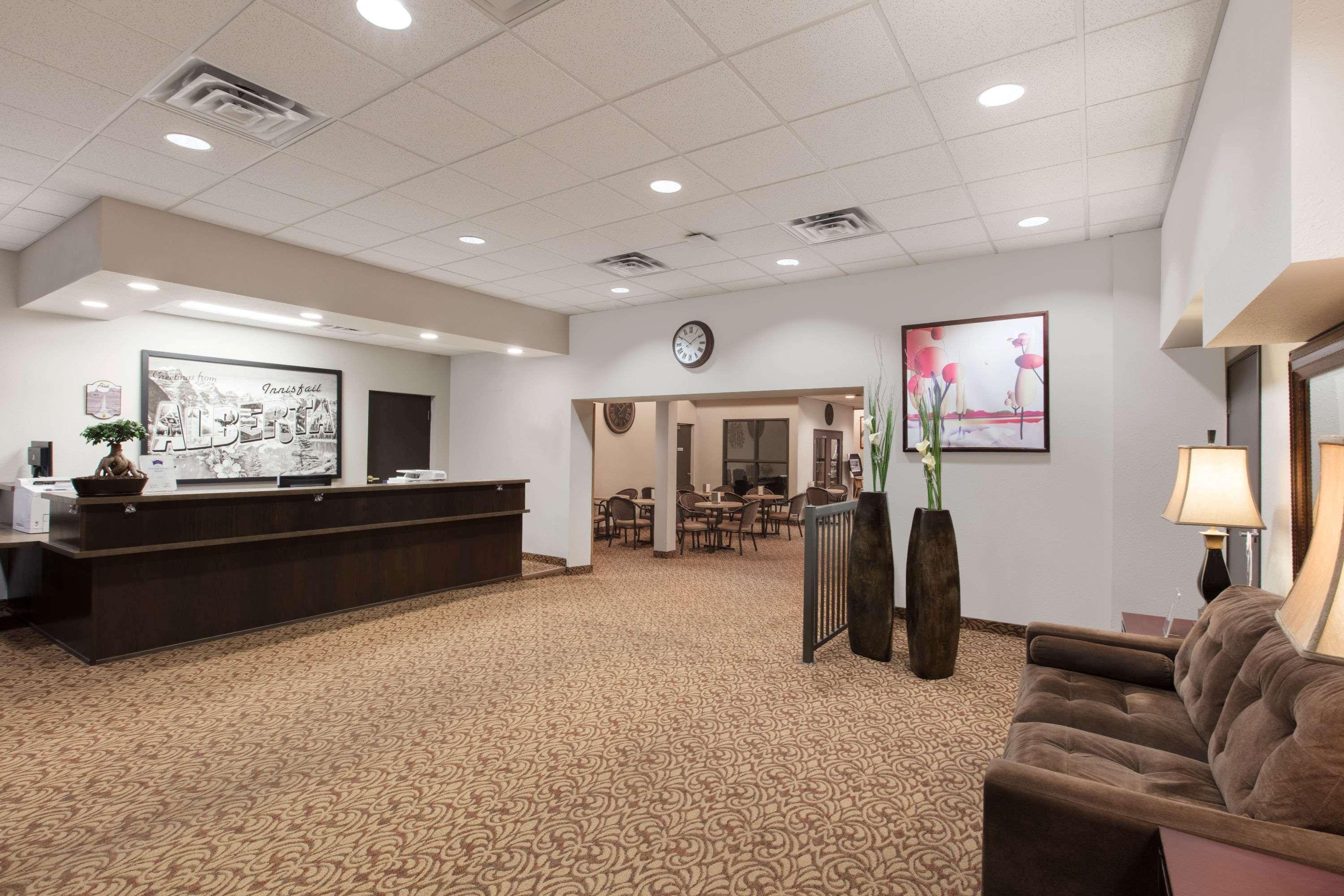 Super 8 By Wyndham Innisfail Экстерьер фото